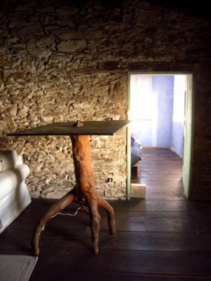 il tavolo in ardesia e ciliegio